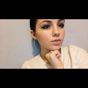 Meet your Posher, Alexandra